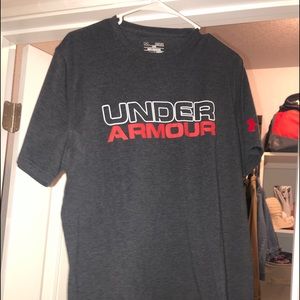 Under Armor T-shirt -medium
